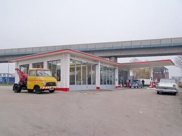 Tankstelle Billhorner Röhrendamm nach Farbentfernung und Restaurierung